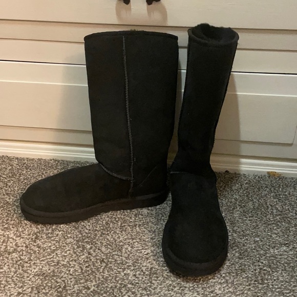 Ugg Boots - Picture 1 of 4